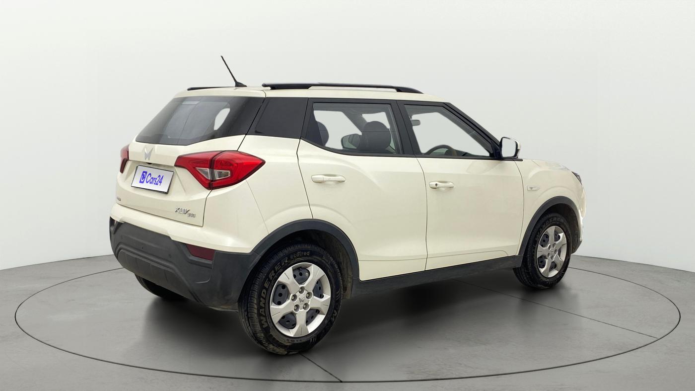 2023 Mahindra XUV300 W6 1.2 PETROL AMT, Petrol, Automatic, 13,946 km, Right Back Diagonal