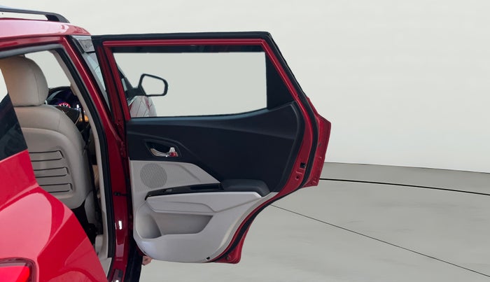 2024 Mahindra XUV300 W8 (O) 1.2 PETROL AMT, Petrol, Automatic, 20,797 km, RHS Rear Door