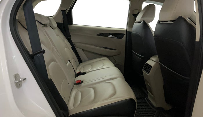 2021 MG HECTOR SHARP HYBRID 1.5 PETROL DUAL TONE, Petrol, Manual, 43,608 km, Right Side Rear Door Cabin