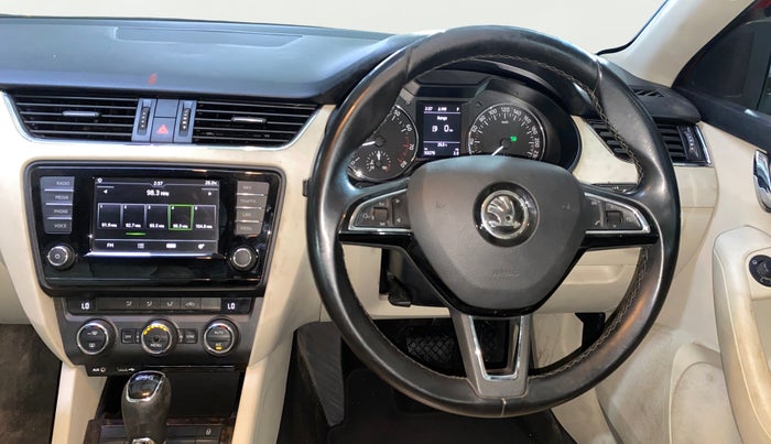 2016 Skoda Octavia STYLE PLUS AT 1.8 TSI, Petrol, Automatic, 53,253 km, Steering Wheel Close Up