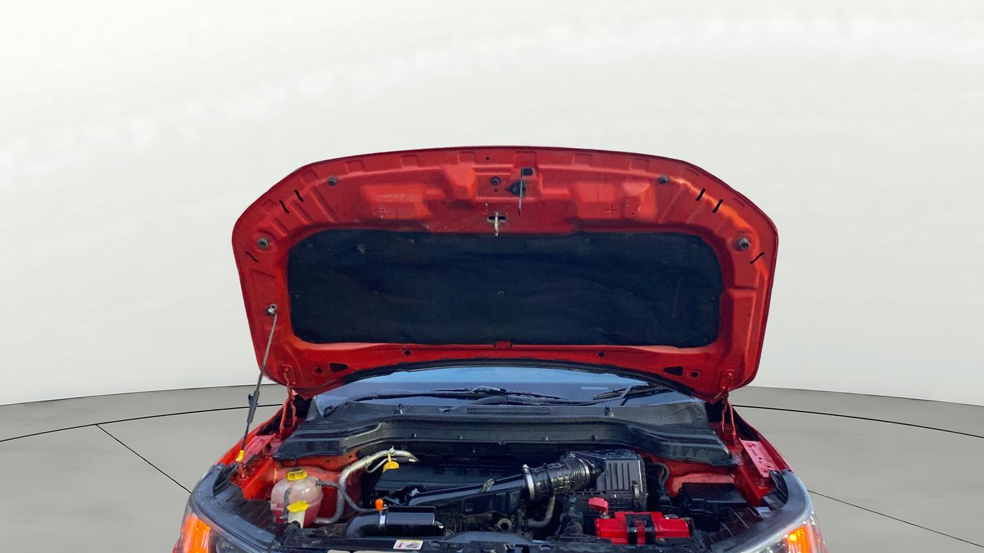 2019 Mahindra XUV300 W8 1.2 PETROL, Petrol, Manual, 80,467 km, Open Bonet