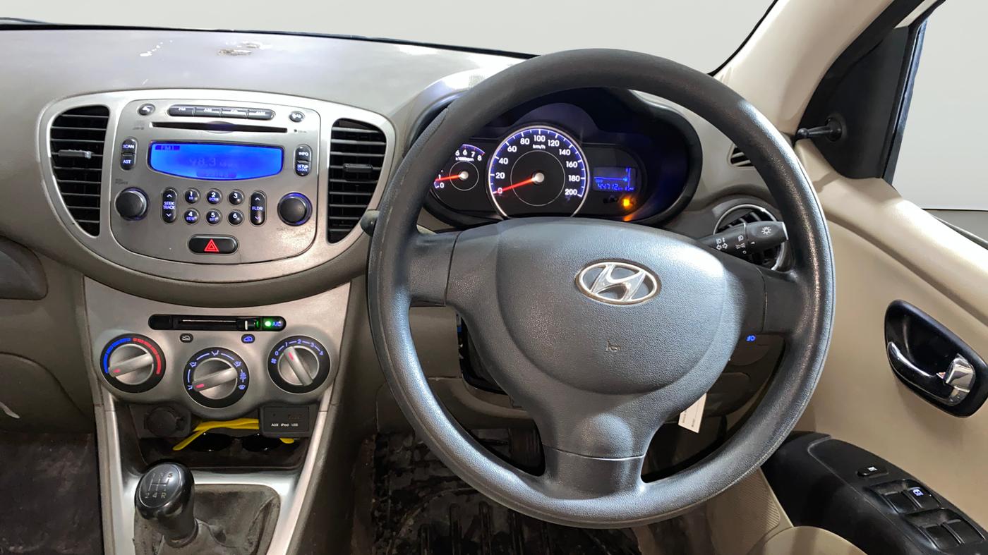 2015 Hyundai i10 SPORTZ 1.1, Petrol, Manual, 44,752 km, Steering Wheel Close Up