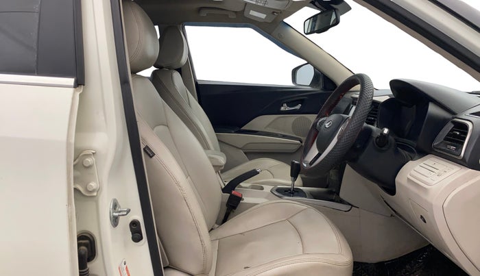 2021 Mahindra XUV300 W8 (O) 1.5 DIESEL AMT, Diesel, Automatic, 79,822 km, Right Side Front Door Cabin