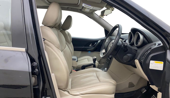 2017 Mahindra XUV500 W10, Diesel, Manual, 65,122 km, Right Side Front Door Cabin