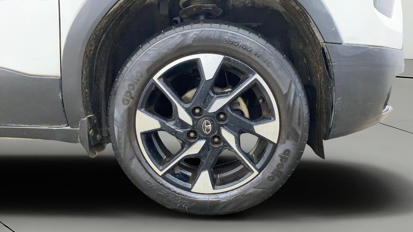 2022 Tata PUNCH CREATIVE  AMT, Petrol, Automatic, 43,916 km, Right Front Wheel