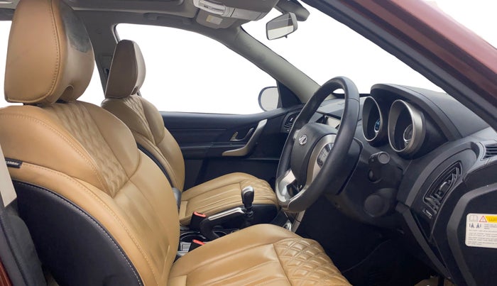 2018 Mahindra XUV500 W11, Diesel, Manual, 52,365 km, Right Side Front Door Cabin