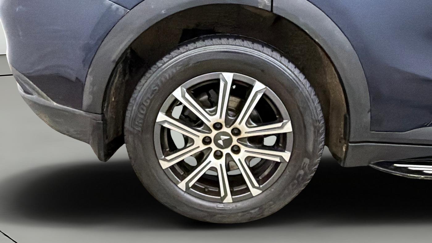 2022 Mahindra XUV700 AX 7 P AT 7 STR, Petrol, Automatic, 63,285 km, Right Rear Wheel