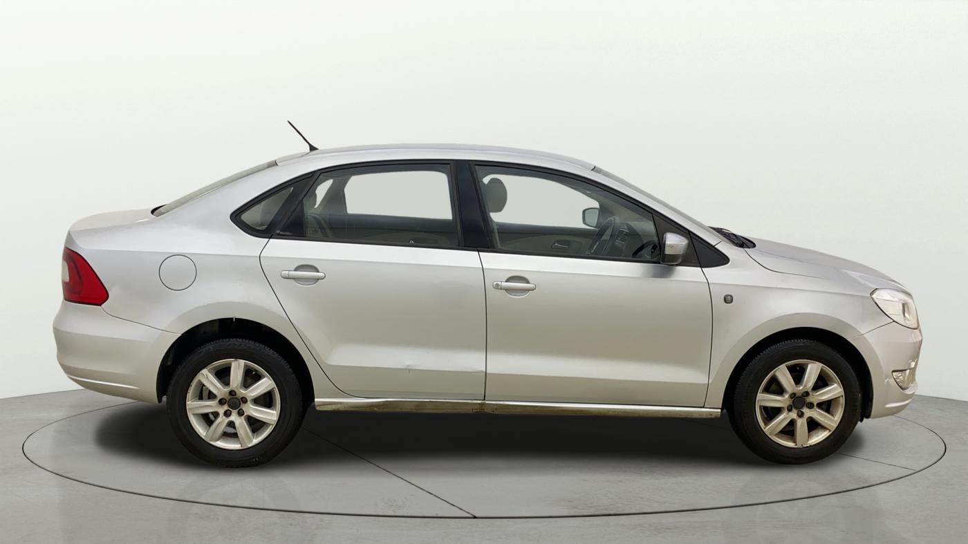 2014 Skoda Rapid AMBITION 1.6 MPI MT, Petrol, Manual, 49,878 km, Right Side View