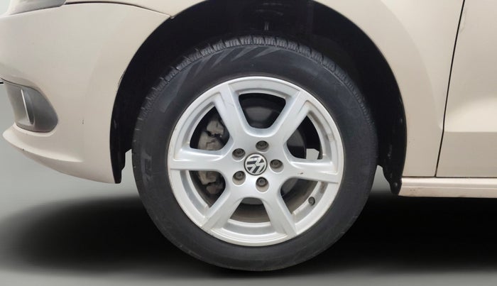 2013 Volkswagen Vento HIGHLINE 1.6 MPI, Petrol, Manual, 38,977 km, Left Front Wheel