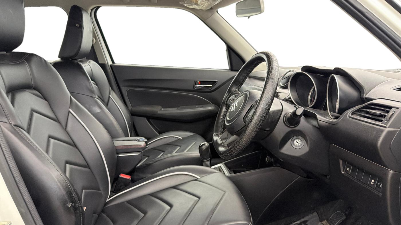 2024 Maruti Swift VXI, Petrol, Manual, 23,779 km, Right Side Front Door Cabin
