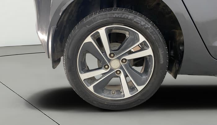 2020 Tata ALTROZ XZ PETROL, Petrol, Manual, 41,069 km, Right Rear Wheel