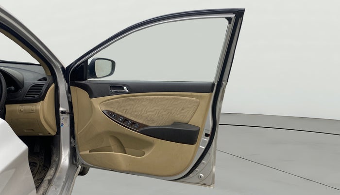 2013 Hyundai Verna FLUIDIC 1.6 VTVT SX, Petrol, Manual, 1,07,943 km, RHS Front Door