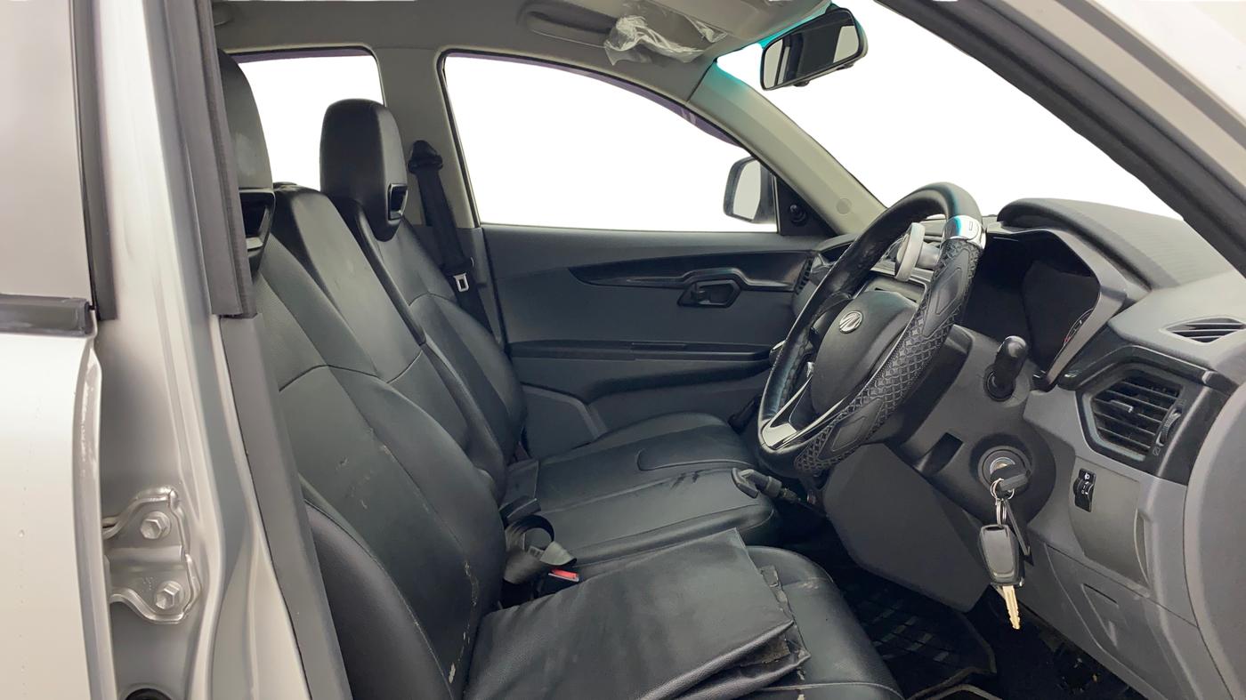 2018 Mahindra KUV 100 NXT K2 P 6 STR, Petrol, Manual, 39,402 km, Right Side Front Door Cabin