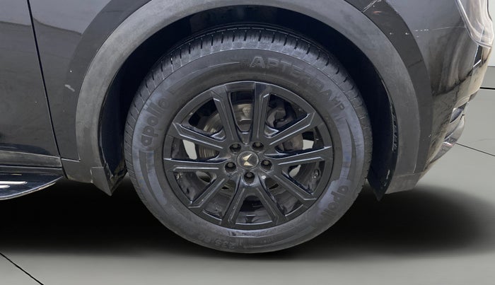 2024 Mahindra XUV700 AX 7 LUXURY D AT 7 STR, Diesel, Automatic, 28,342 km, Right Front Wheel