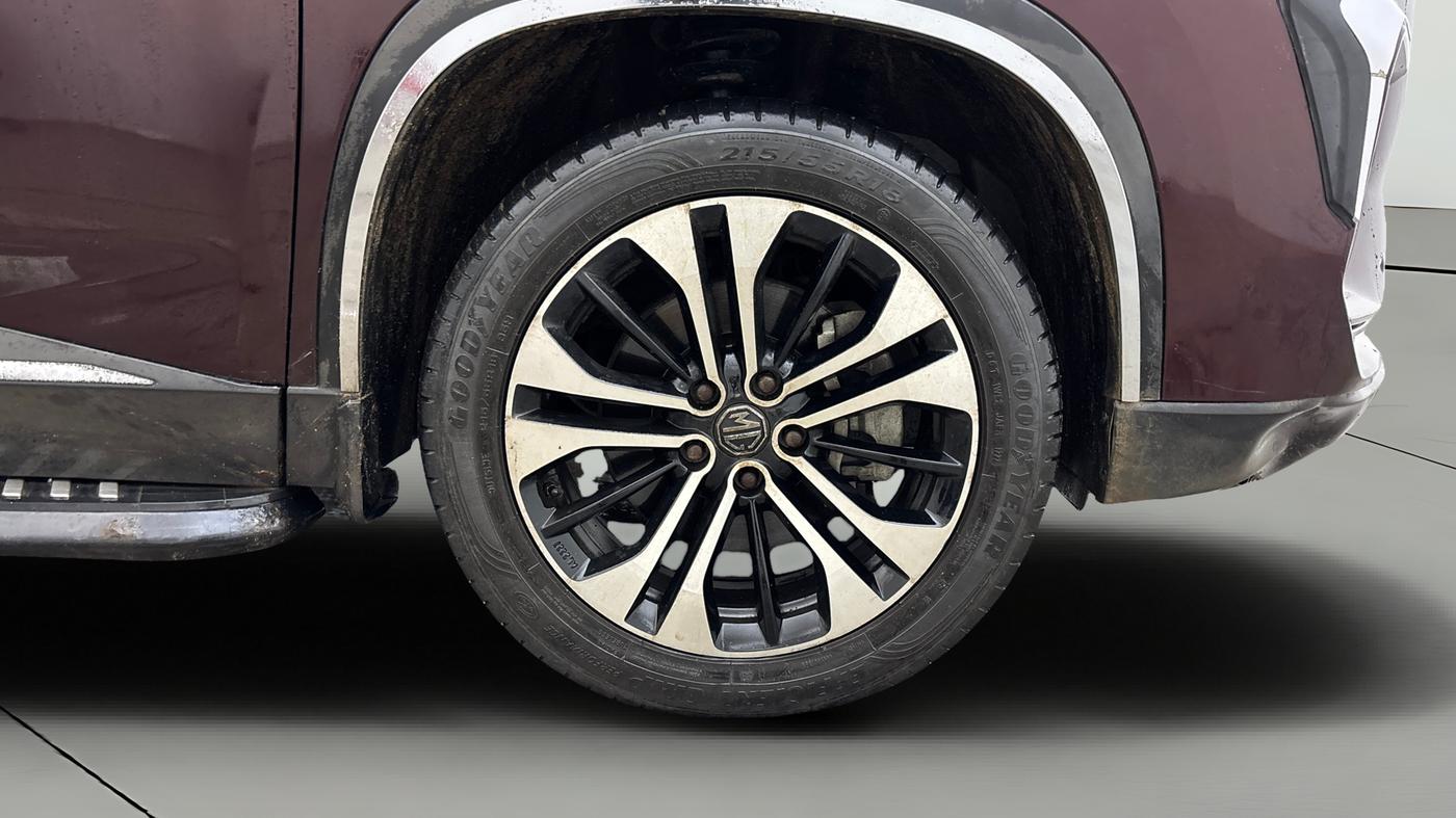 2022 MG HECTOR PLUS SHARP 1.5 PETROL TURBO CVT 6-STR, Petrol, Automatic, 39,063 km, Right Front Wheel