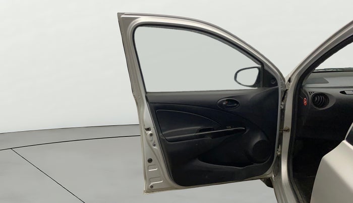 2015 Toyota Etios CROSS 1.2 G, Petrol, Manual, 70,549 km, LHS Front Door