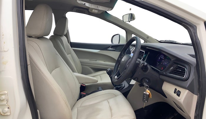 2018 Mahindra MARAZZO M8 7 STR, Diesel, Manual, 1,31,769 km, Right Side Front Door Cabin