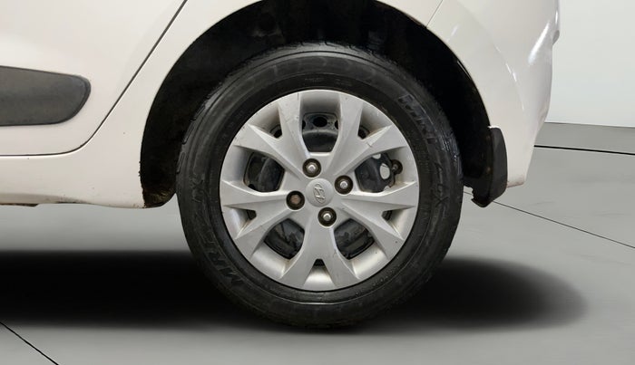 2016 Hyundai Grand i10 MAGNA 1.2 KAPPA VTVT, CNG, Manual, 1,37,728 km, Left Rear Wheel