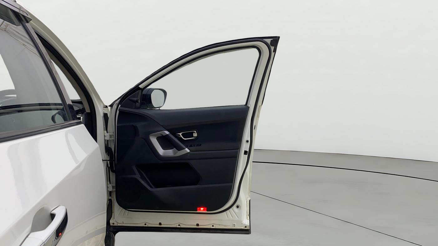 2023 Tata Harrier XTA 2.0L KRYOTEC PLUS, Diesel, Automatic, 1,06,808 km, RHS Front Door