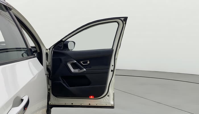 2023 Tata Harrier XTA 2.0L KRYOTEC PLUS, Diesel, Automatic, 1,06,808 km, RHS Front Door