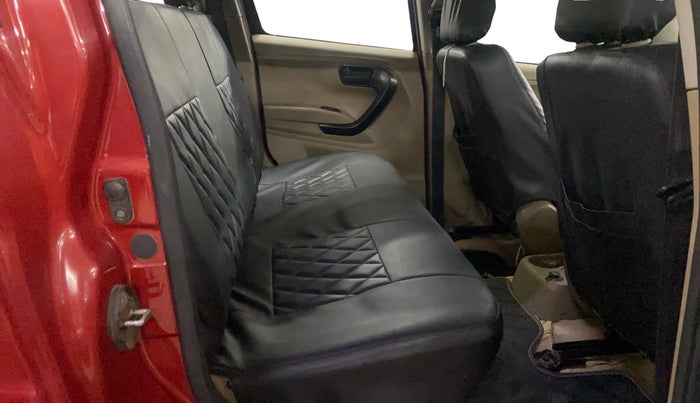 2016 Mahindra TUV300 T6, Diesel, Manual, 75,838 km, Right Side Rear Door Cabin