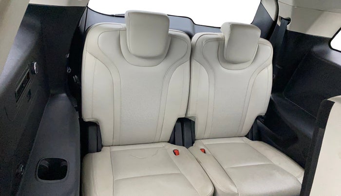 2022 Mahindra XUV700 AX 7 LUXURY D AT 7 STR, Diesel, Automatic, 43,313 km, Third Seat Row ( optional )