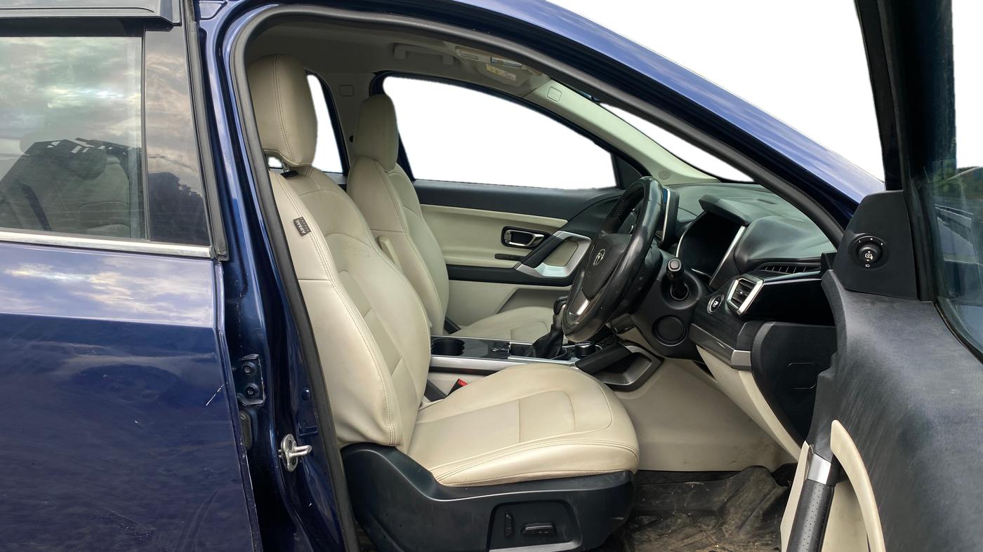 2021 Tata Safari XZA PLUS, Diesel, Automatic, 1,12,777 km, Right Side Front Door Cabin