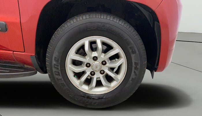 2016 Mahindra TUV300 T8 AMT, Diesel, Automatic, 55,936 km, Right Front Wheel