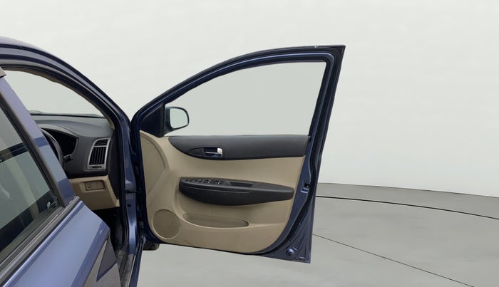 2013 Hyundai i20 ASTA 1.2, Petrol, Manual, 1,24,088 km, RHS Front Door