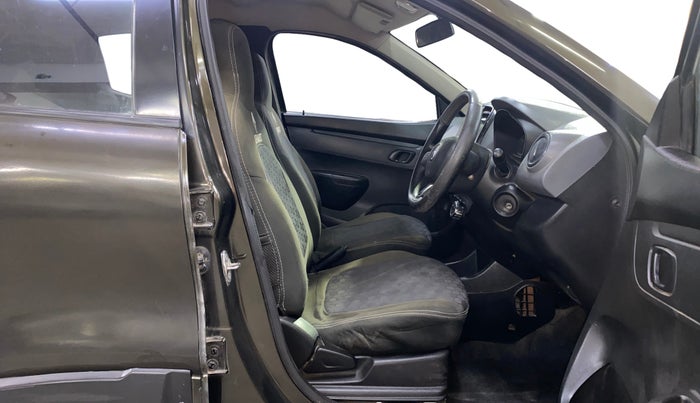 2017 Renault Kwid RXT 1.0 AMT, Petrol, Automatic, 53,753 km, Right Side Front Door Cabin