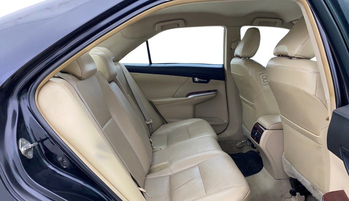 2012 Toyota Camry 2.5L AT, Petrol, Automatic, 1,07,423 km, Right Side Rear Door Cabin