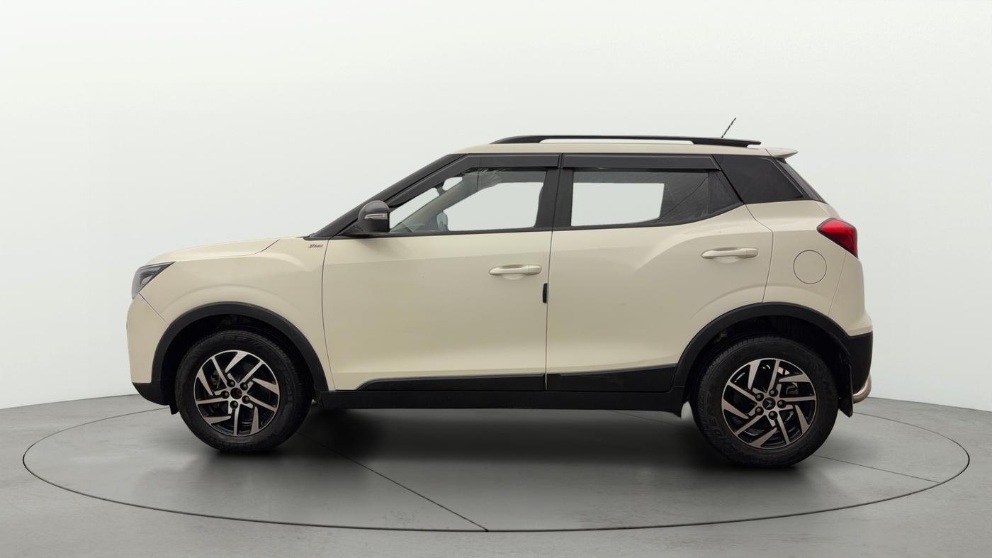 2022 Mahindra XUV300 W8 (O) 1.2 PETROL, Petrol, Manual, 29,859 km, Left Side