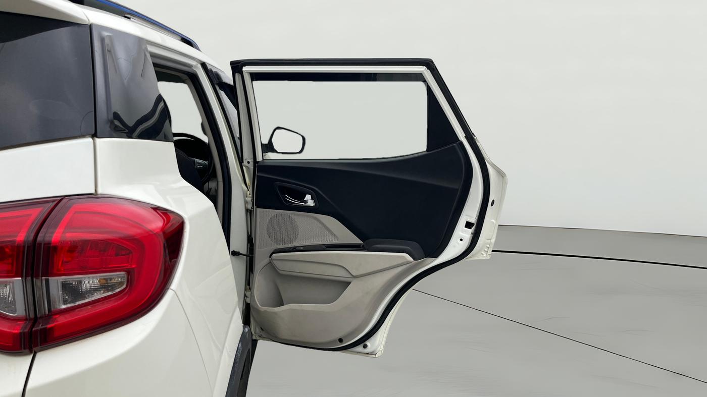 2022 Mahindra XUV300 W8 1.5 DIESEL, Diesel, Manual, 44,851 km, RHS Rear Door