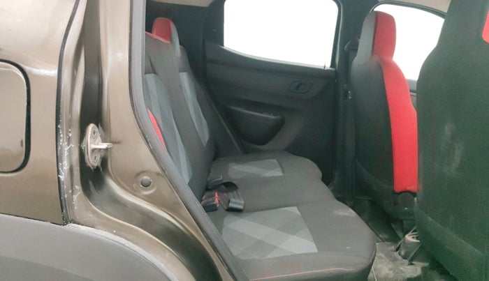 2022 Renault Kwid RXT 1.0 (O), Petrol, Manual, 38,311 km, Right Side Rear Door Cabin