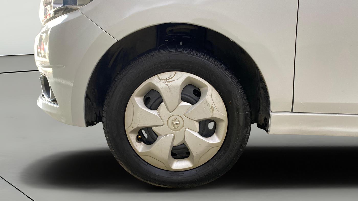 2016 Tata Tiago XZ PETROL, Petrol, Manual, 39,439 km, Left Front Wheel