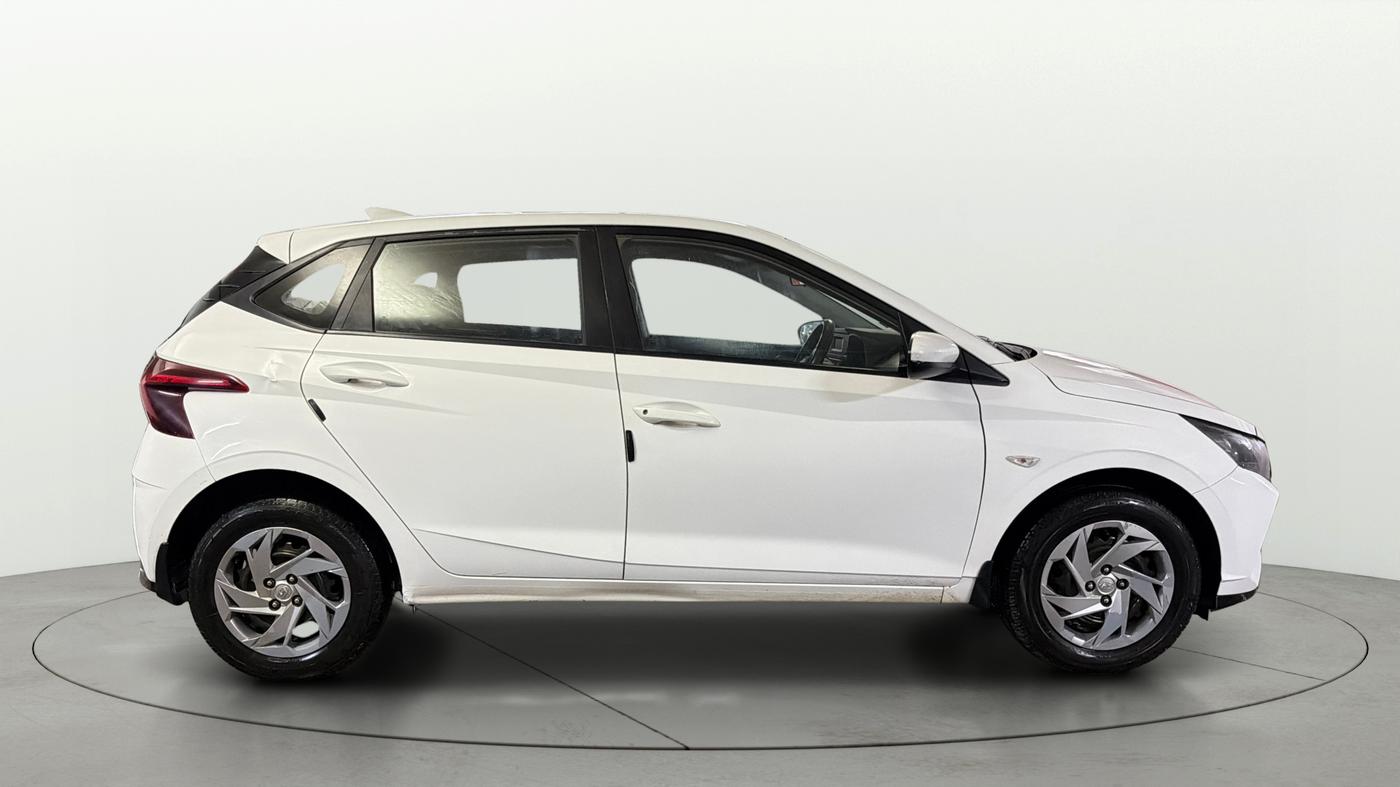 2021 Hyundai NEW I20 MAGNA 1.2 MT, Petrol, Manual, 1,05,532 km, Right Side View