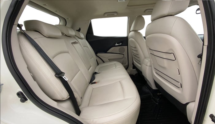 2021 Mahindra XUV300 W8 (O) 1.2 PETROL AMT, Petrol, Automatic, 48,959 km, Right Side Rear Door Cabin
