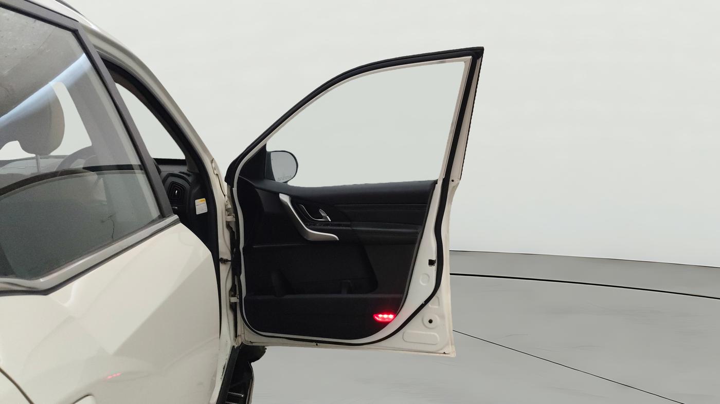 2021 Mahindra XUV500 W11 AT, Diesel, Automatic, 64,516 km, RHS Front Door