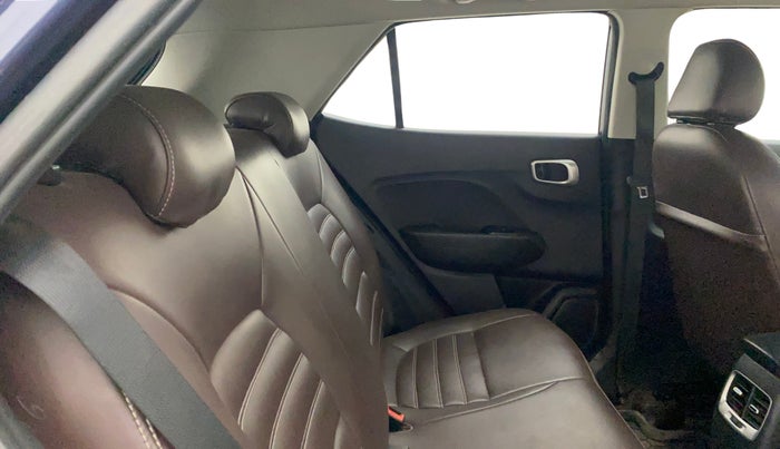 2022 Hyundai VENUE SX 1.5 CRDI, Diesel, Manual, 39,418 km, Right Side Rear Door Cabin