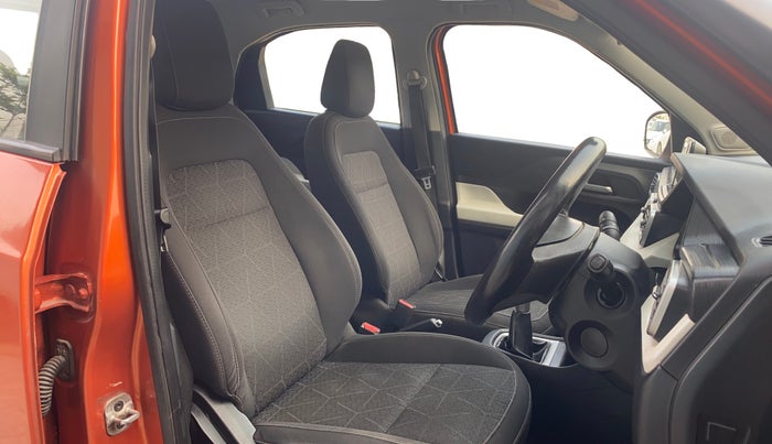 2021 Tata PUNCH CREATIVE  1.2 RTN DUAL TONE, Petrol, Manual, 30,276 km, Right Side Front Door Cabin