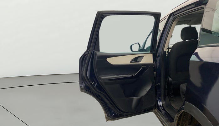 2022 Mahindra XUV700 AX 5 P MT 7 STR, Petrol, Manual, 32,954 km, LHS Rear Door