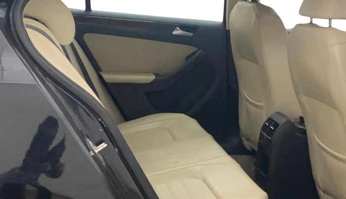 2015 Volkswagen Jetta HIGHLINE TDI AT, Diesel, Automatic, 1,35,517 km, Right Side Rear Door Cabin