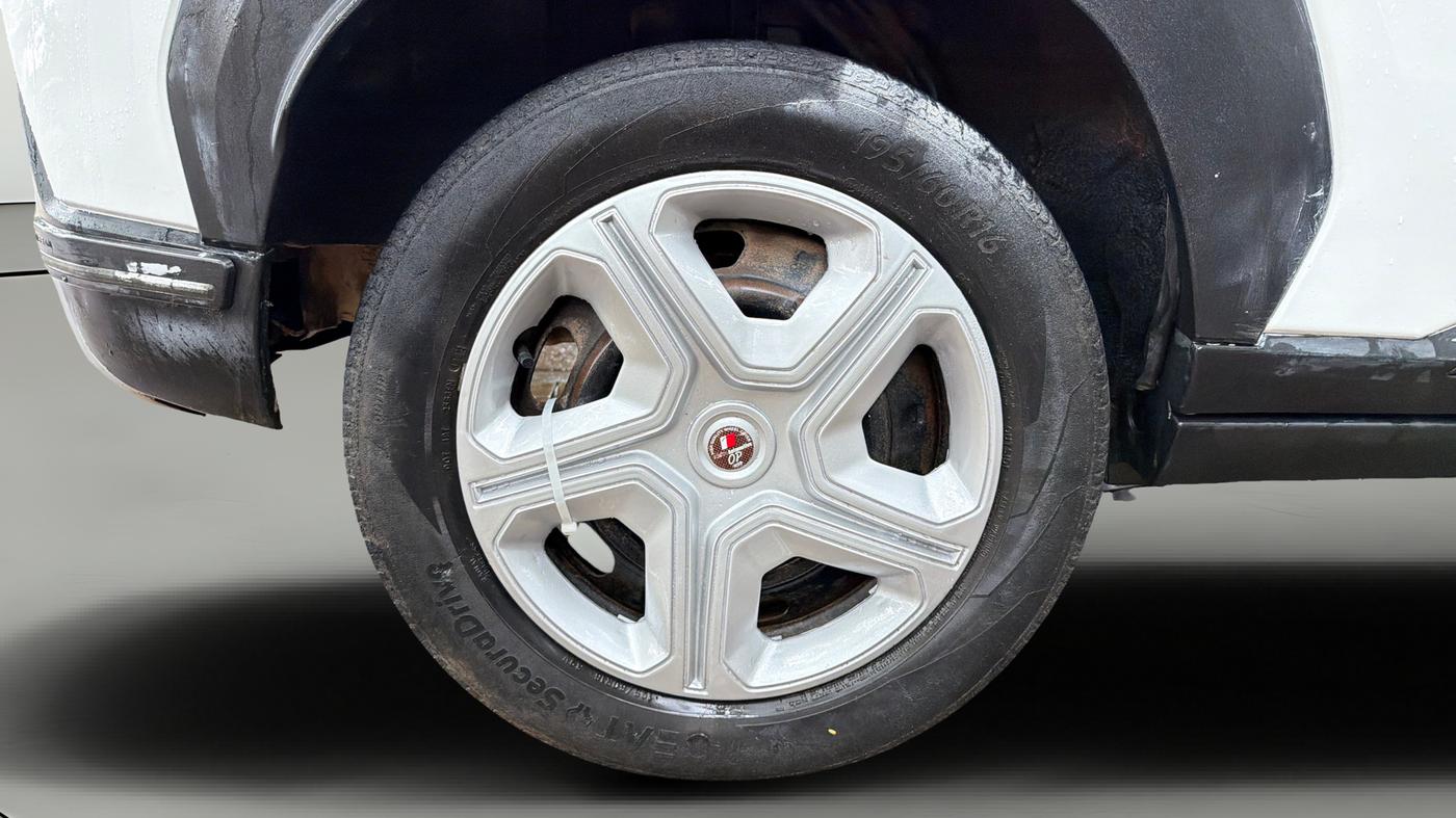 2021 Nissan MAGNITE XL, Petrol, Manual, 50,864 km, Right Rear Wheel