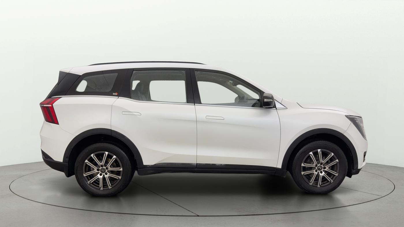 2023 Mahindra XUV700 AX 5 D AT 7 STR, Diesel, Automatic, 98,755 km, Right Side View