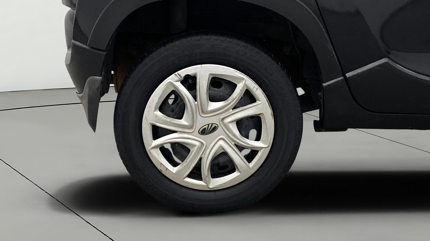 2016 Mahindra Kuv100 K6 6 STR, Petrol, Manual, 79,951 km, Right Rear Wheel