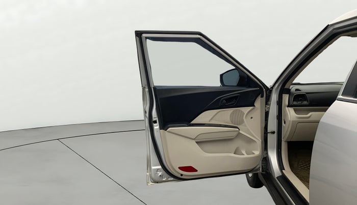 2019 Mahindra XUV300 W6 1.5 DIESEL, Diesel, Manual, 88,443 km, LHS Front Door