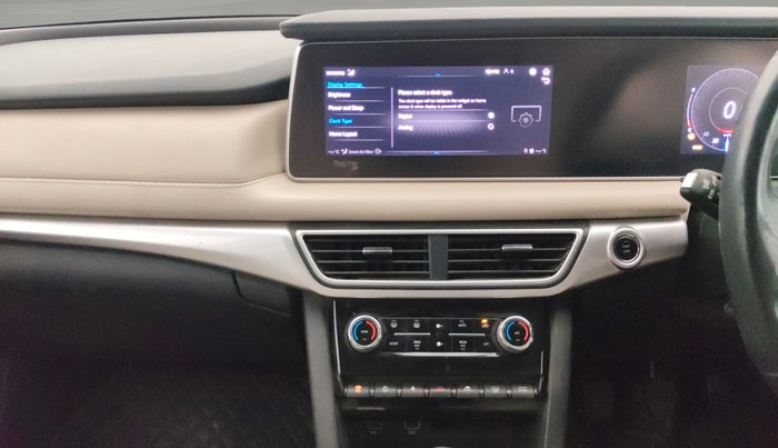 2022 Mahindra XUV700 AX 7 D MT 7 STR, Diesel, Manual, 83,111 km, Air Conditioner