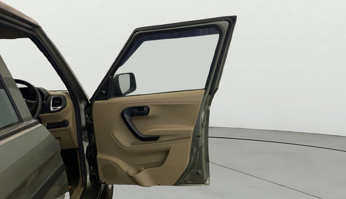 2024 Mahindra BOLERO NEO N 8, Diesel, Manual, 32,646 km, RHS Front Door