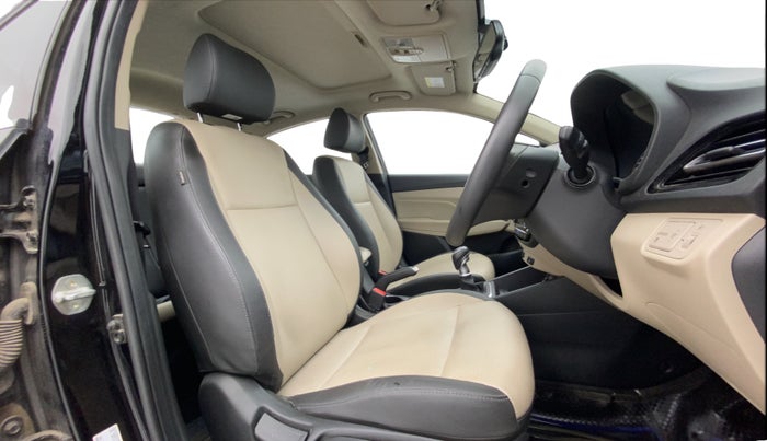 2022 Hyundai Verna SX (O)1.5 VTVT, Petrol, Manual, 26,894 km, Right Side Front Door Cabin