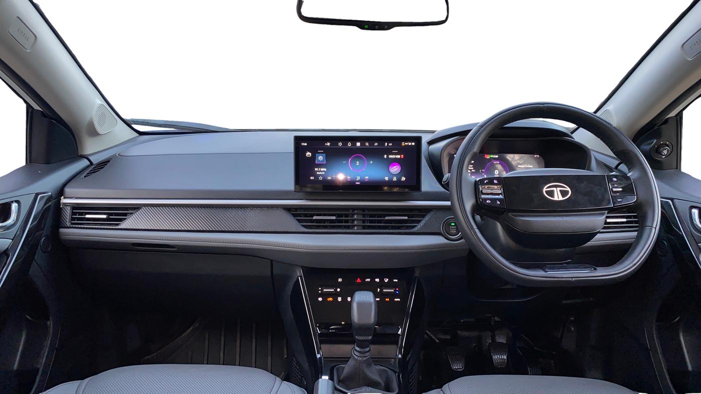 2025 Tata NEXON Fearless Plus (PS) 1.2 iCNG 6MT Dual Tone, CNG, Manual, 8,858 km, Dashboard